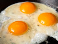 Пържени яйца на очи – класическа рецепта